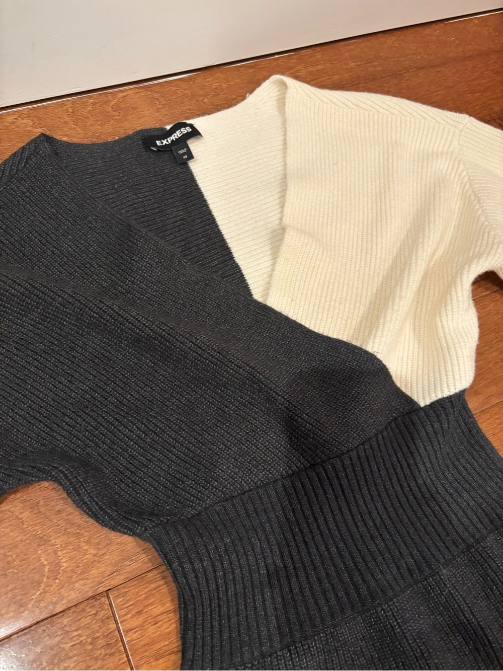 Express Black and Cream Ribbed V-Neck Sweater